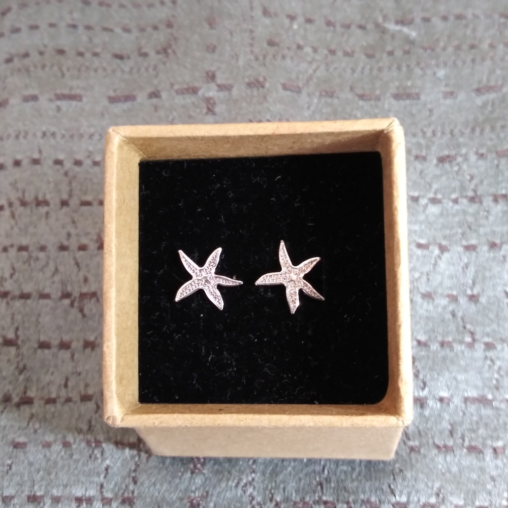 Sterling silver starfish pierced earrings.     NIB